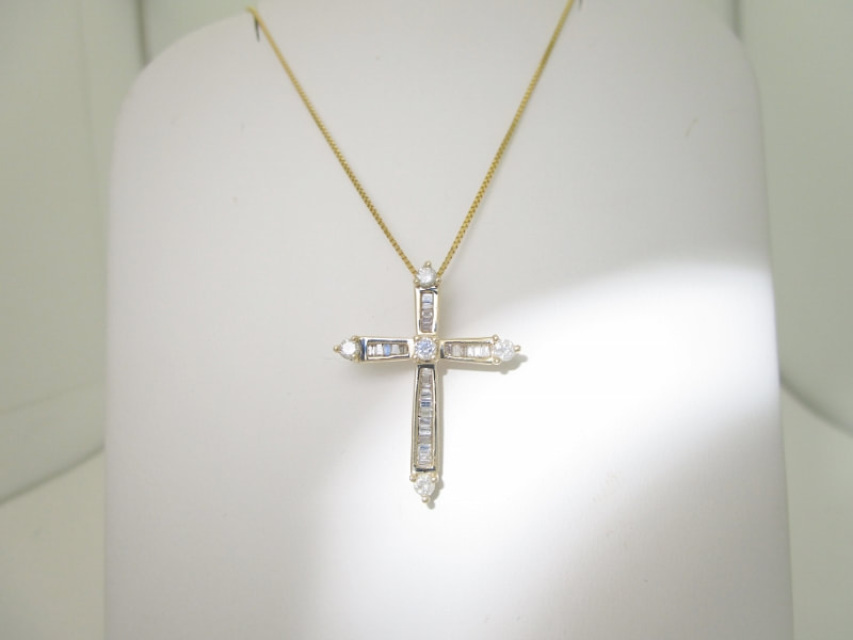 diamond cross necklace womens 